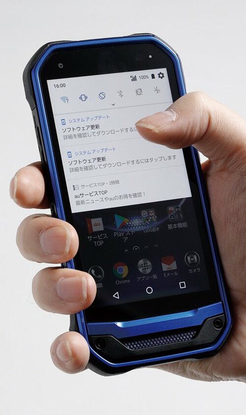 7位: アウトドアがウリのスマホなので大きくゴツめです