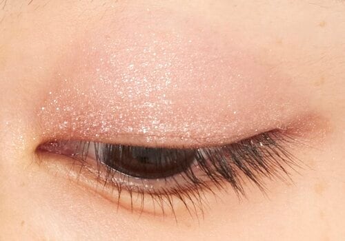 発色が弱く白浮きが気になる スティックアイシャドウおすすめ イメージ2