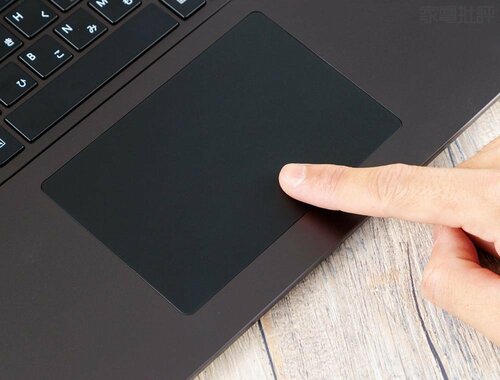 【使い勝手】しっかりした打ち心地でタッチ感度も良好 ノートパソコンおすすめ イメージ2