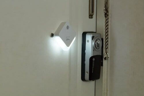 玄関ドアなどに取り付け簡単！マグネット付きセンサーライト イメージ