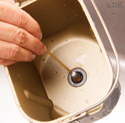 羽根と取り付け軸は竹串を使って掃除 イメージ2