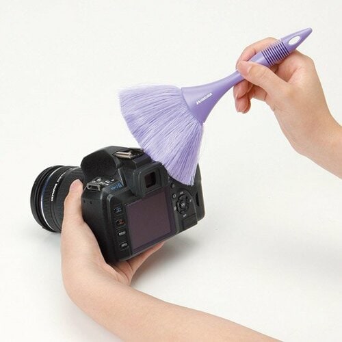 【ブラシ】大きなホコリはサッと払って落とします イメージ