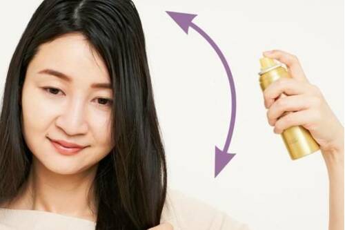 STEP2:全体にサッとかける 日焼け止めスプレーおすすめ イメージ