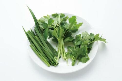 ポイント3:ごまや香味野菜、豆もやしをプラスするとさらに美味しい! 鍋の素おすすめ イメージ2