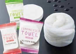 【ダイソー】防災グッズにも最適！ 100均“水で膨らむコンパクトタオル”が使えるって本当？｜『LDK』が試しました