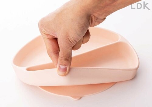 テーブルに固定できる吸盤付き ギャル曽根さんの愛用ベビーグッズおすすめ イメージ