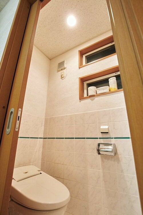 頻繁な点灯・消灯には白色電球トイレや玄関の電球も見直しを イメージ