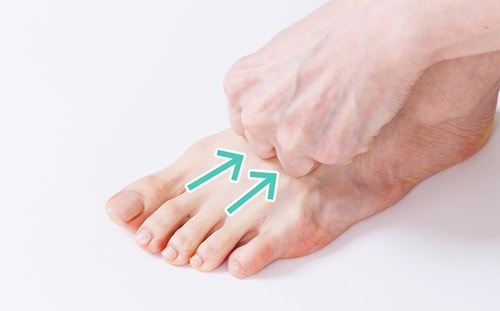 STEP3：足の甲を流す 着圧ソックスおすすめ イメージ