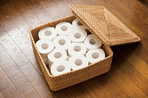 「ラタン」でトイレットペーパーをさりげなく隠すテクニック