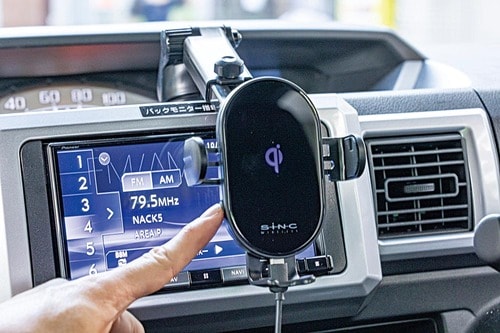 無接点充電できる セイワ 「オートワイヤレスQi スマホホルダー吸盤 D599」 イメージ2