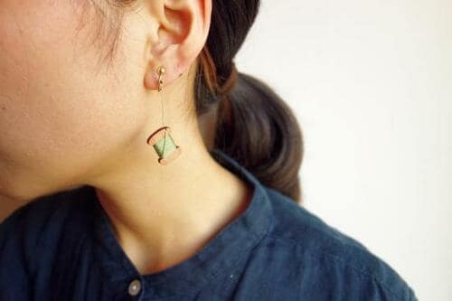 ほつれないようにそうっとね 「ちいさな糸巻きピアス」 イメージ2