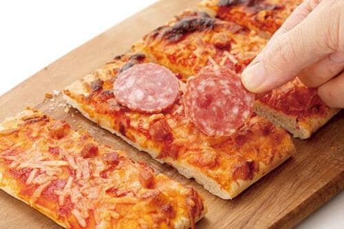 冷凍ストック必須！オーブンでそのまま焼けるピザ サラミ イメージ5