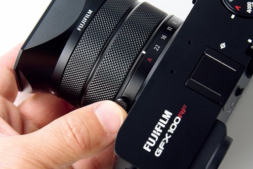 F値はレンズの絞リングで調節 富士フイルム「GFX100RF」おすすめ イメージ