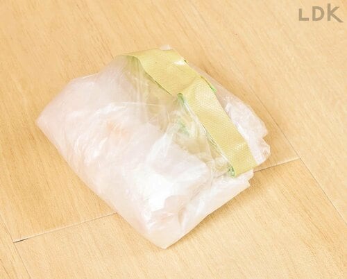 4:両端を折り込んで丸めテープで留める イメージ