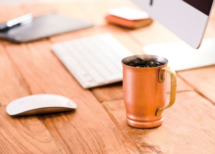 ただのアイスコーヒーがこだわりカフェ風に変身！ 銅製マグカップ4製品比較