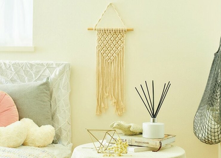 「見せたくなる寝室」500円で叶う！ 狭くてもオシャレのコツは“壁づかい”でした