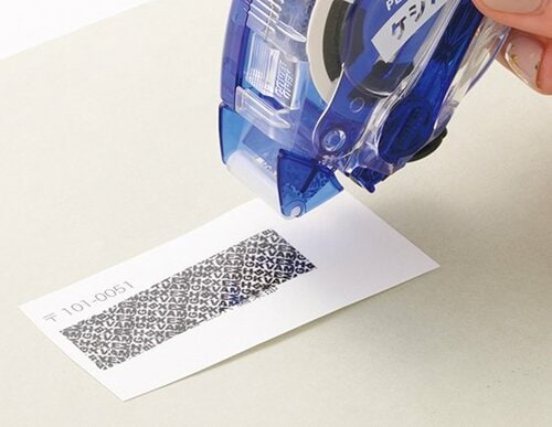 一歩先ゆくセキュリティ英字とテープでW目隠し