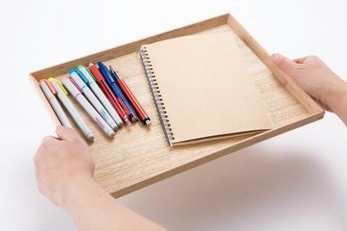 その３： 可動式デスクにもなる！木製トレーにスタメン文具を置こう イメージ3