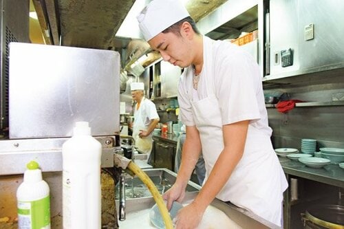 【テスト方法】洗剤でひと撫でし 中華皿の汚れ落ちを評価 イメージ