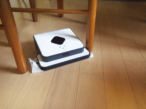 ⑭メンドウな床の雑巾がけをスイスイ落としてくれるロボット