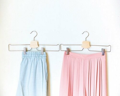 ハンガーにかけにくいスカートを しっかり固定できて99円 ！ イメージ2