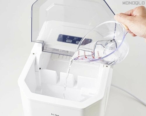 使い方1:タンクに水を入れます 家庭用製氷機おすすめ イメージ