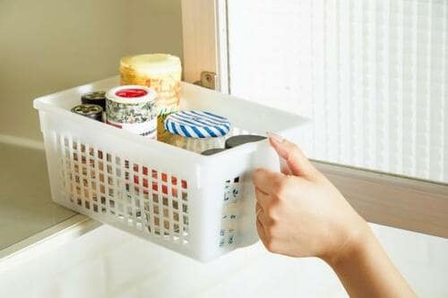 たっぷり収納かつ取り出しやすい浅い×幅広×持ち手長めのダイソー イメージ2