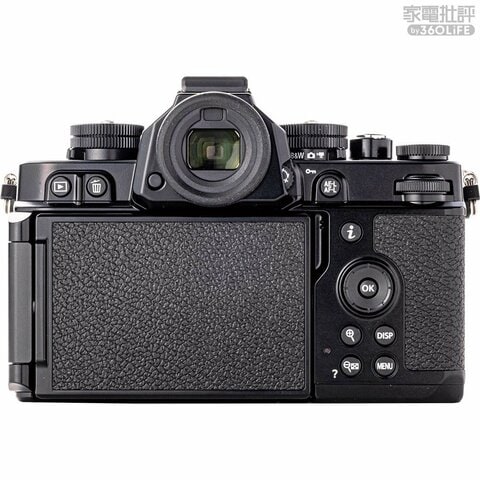フィルムカメラのようなレトロデザインが人気！ニコン「Zf」の