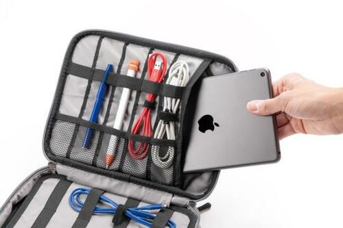 大容量派はコッチでしょ!iPad miniも入るガジェットポーチ