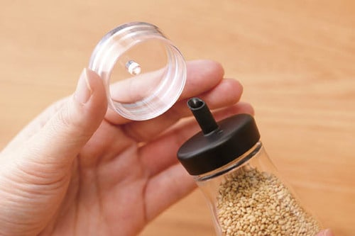 【アイデア5】オイル差しがふりかけやゴマ入れにぴったり イメージ