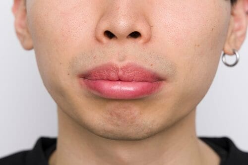 今回もっともメイク感の強い仕上がりに メンズ色付きリップおすすめ イメージ