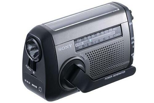 1分の手回しで3時間も聴けるポータブルラジオ「 ICF-B99」 イメージ