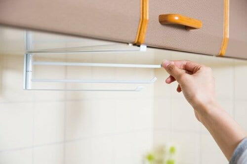 濡れてかさばる布巾はハンガーにかけるのがベストです