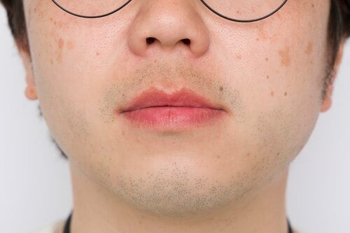 今回もっともメイク感の強い仕上がりに メンズ色付きリップおすすめ イメージ2