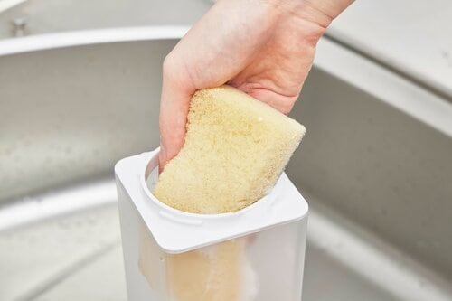 洗練されたデザインながら洗いにくさが気になる 横置きできる冷水筒おすすめ イメージ5