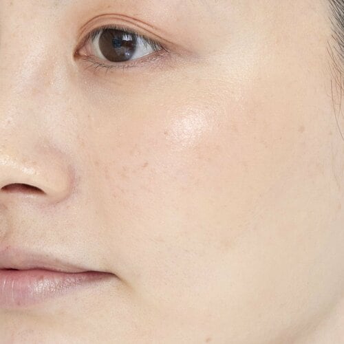 ラメ入りで若々しいメイクに仕上がる リップチークおすすめ イメージ2