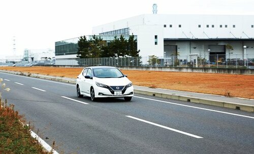 長時間運転や渋滞走行をサポート高速道路の運転がラクになります