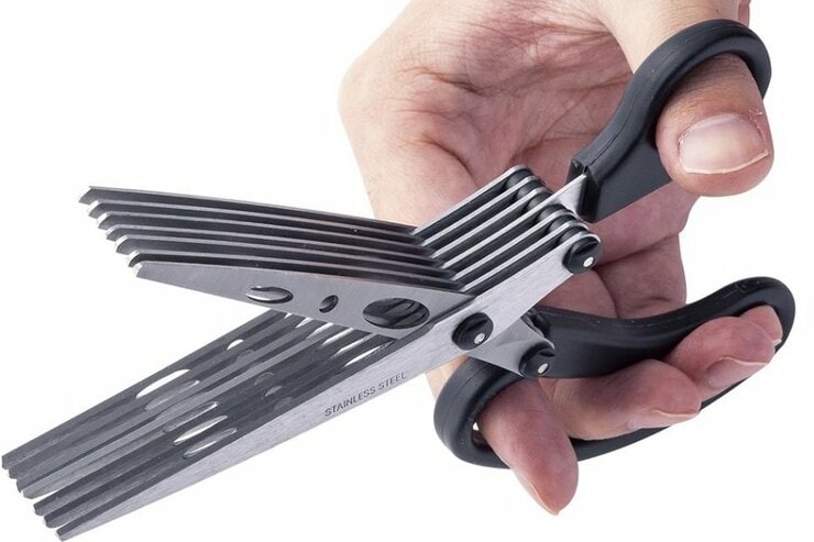 サクサクとゴミ処理が捗る、おすすめシュレッダーはさみと缶クラッシャーのイメージ