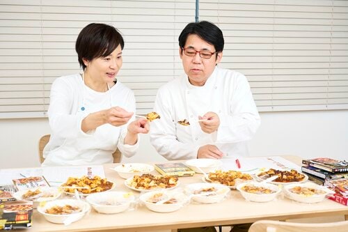 麻婆豆腐の素の比較検証の様子