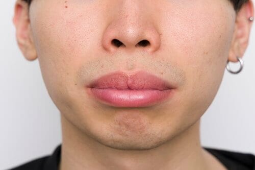 やや暗めの仕上がりで、使用感に気になる点も メンズ色付きリップおすすめ イメージ