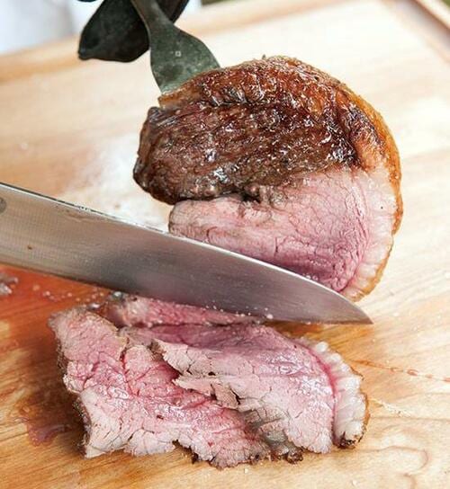 シュラスコは弱火でじっくり！炭火ならではの美味しさを堪能 イメージ