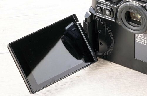 フルサイズのZシリーズでは初のバリアングル ニコン「Zf」おすすめ イメージ