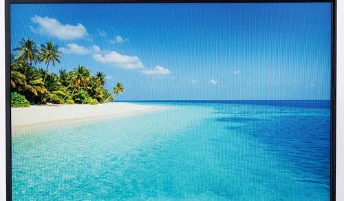 【ディスプレイ】ビビッドな色の再現性が良好！液晶なので黒が弱い 小型ノートPCおすすめ イメージ