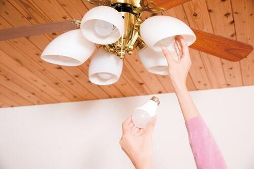 節約ワザ3:LED電球に替えるなら点灯時間が長いリビングから!