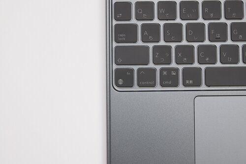 キーが打ちやすくタッチパッドも広め！ iPad用キーボードケースおすすめ イメージ3