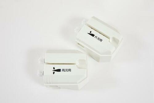両刃も片刃も使える貝印「ワンストロークシャープナー」 イメージ