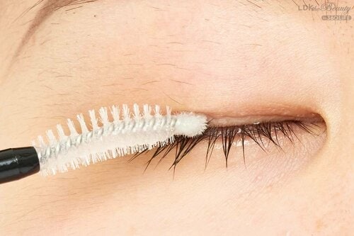 塗り方のポイント1 まつげ美容液おすすめ イメージ