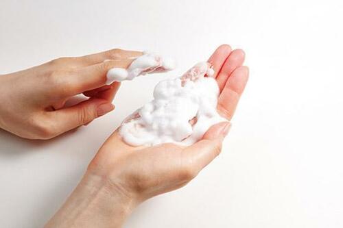 大人女性の肌悩みを解決する優秀な洗顔フォームが知りたい!