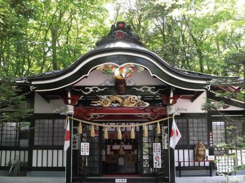 8位: 知恵と思想を深めてくれる神様「新屋山神社」