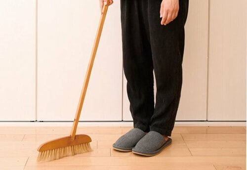 玄関用にもお部屋用にも使いやすいシンプルかわいいほうき イメージ2
